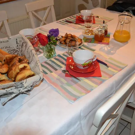 La Maison Aux Hortensias לינה וארוחת בוקר 3*