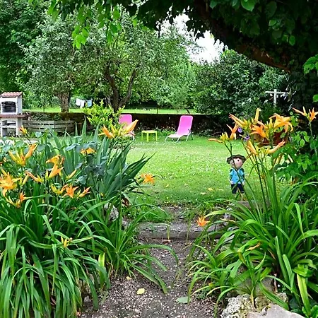 La Maison Aux Hortensias Bed and Breakfast 3*