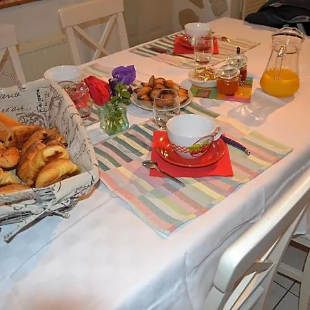La Maison Aux Hortensias Bed and Breakfast 3*